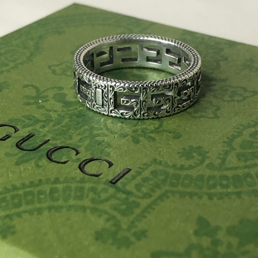 GUCCI GG Cut Out Engraved Sterling Silver Interlinked Ring Size 9.5 US, (21) - Picture 8 of 14